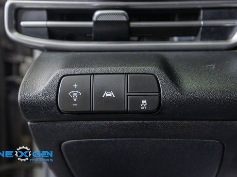 Used 2021 Hyundai Elantra SEL w/ Convenience + Premium Package FWD image 13