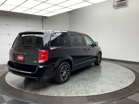 Used 2016 Dodge Grand Caravan R/T image 32