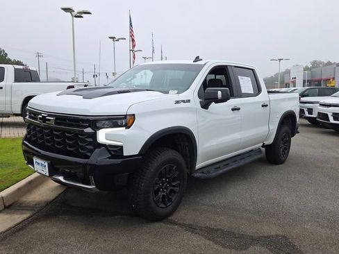 Used 2024 Chevrolet Silverado 1500 ZR2 w/ Technology Package AWD/4WD image 3