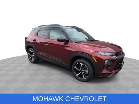 Used 2023 Chevrolet TrailBlazer RS w/ Sun and Liftgate Package AWD/4WD image 2