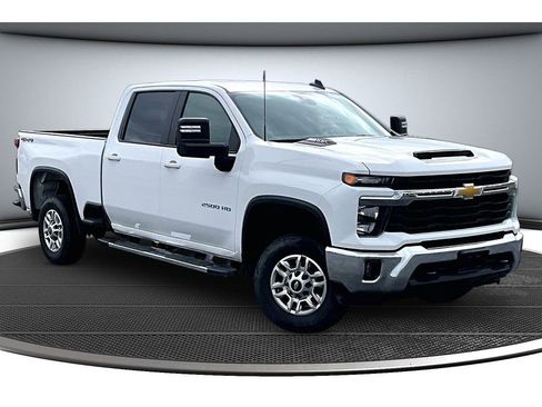 Used 2025 Chevrolet Silverado 2500 LT w/ Convenience Package image 2