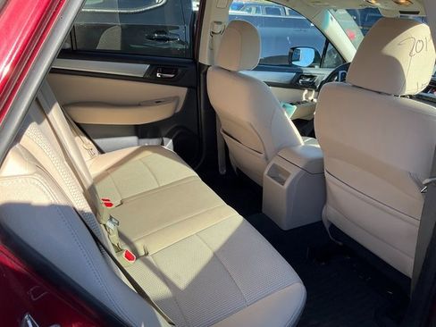 Used 2017 Subaru Outback 2.5i Premium image 10