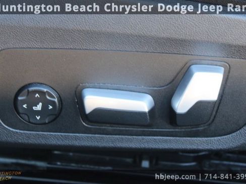 Used 2024 BMW 430i Convertible image 32