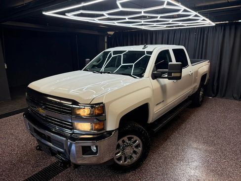 Used 2016 Chevrolet Silverado 2500 LT w/ LT Convenience Package AWD/4WD image 2