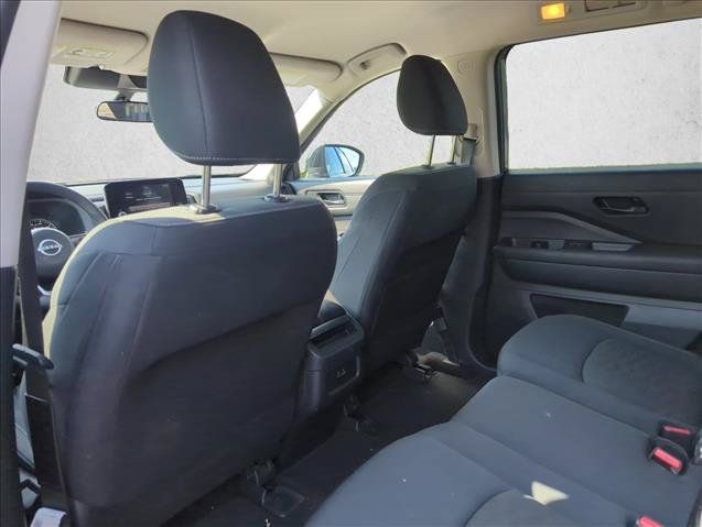Used 2025 Nissan Pathfinder S FWD image 23