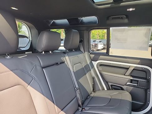 New 2026 Land Rover Defender 110 X-Dynamic SE AWD/4WD image 18