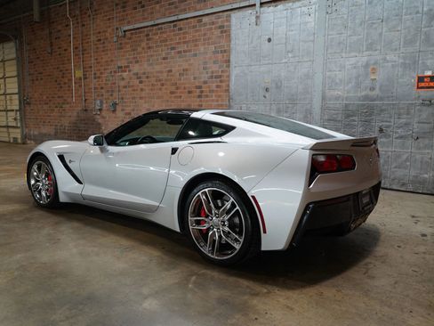 Used 2015 Chevrolet Corvette Stingray Coupe w/ Battery Protection Package RWD image 11