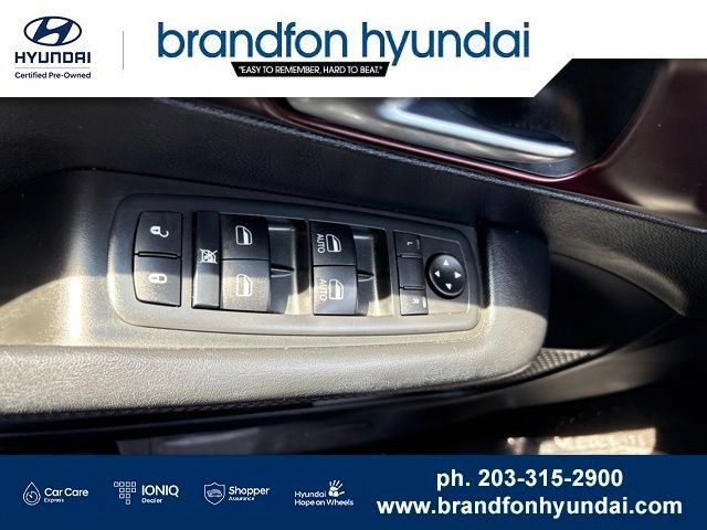 Used 2020 Chrysler Pacifica Touring-L FWD image 11