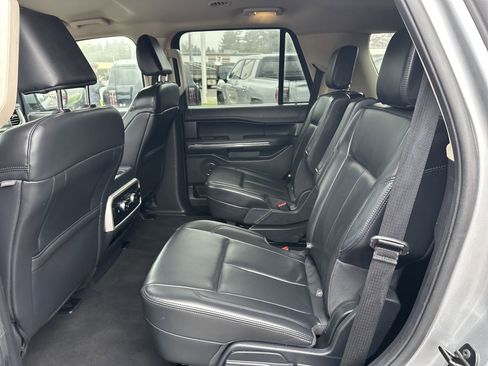 Used 2024 Ford Expedition XLT image 11