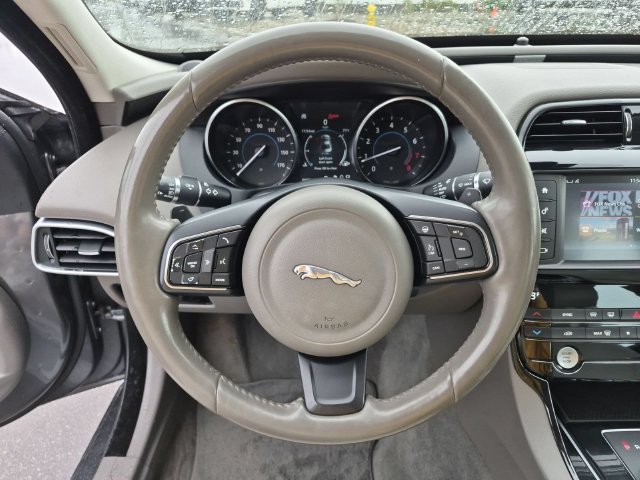 Used 2018 Jaguar XE Premium AWD/4WD image 19