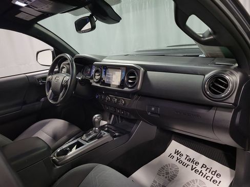 Used 2019 Toyota Tacoma TRD Sport image 25