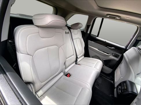 Used 2022 Jeep Grand Cherokee Overland w/ Advanced Protech Group III AWD/4WD image 20