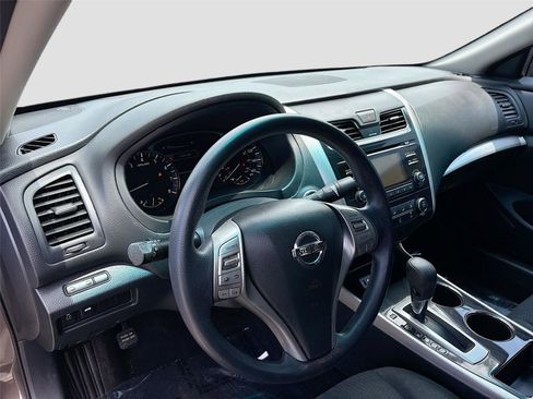 Used 2014 Nissan Altima 2.5 S w/ Sport Value Package FWD image 9