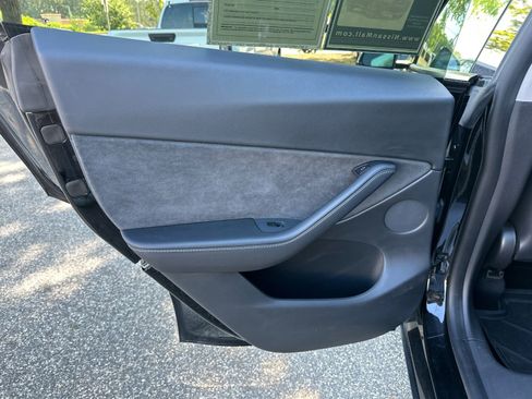 Used 2021 Tesla Model Y Long Range AWD/4WD image 22