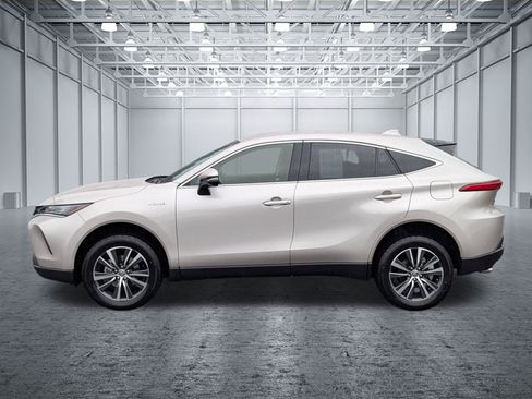 Used 2021 Toyota Venza LE AWD/4WD image 2