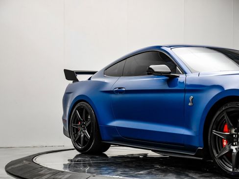 Used 2021 Ford Mustang Shelby GT500 w/ Carbon Fiber Track Pack image 24