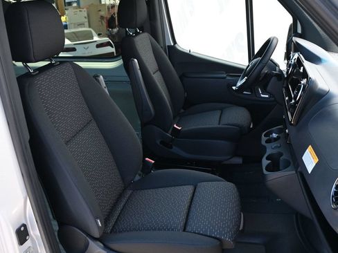 Used 2022 Mercedes-Benz Sprinter 2500 image 13