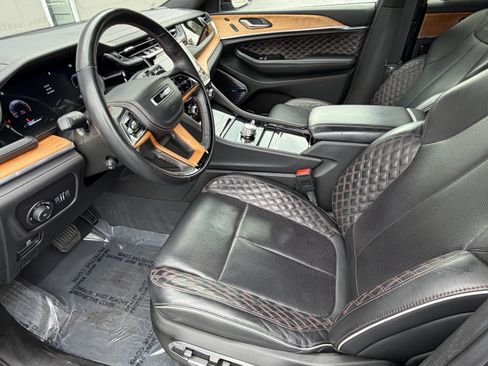Used 2023 Jeep Grand Cherokee L Summit AWD/4WD image 4