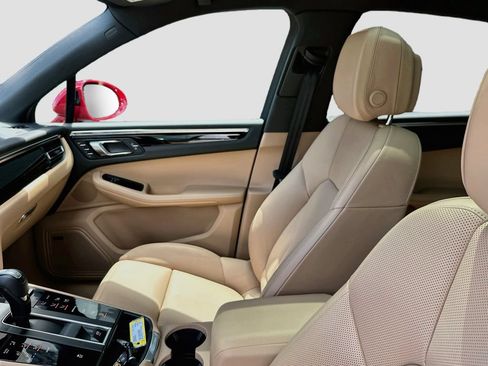 Certified 2026 Porsche Macan AWD/4WD image 26