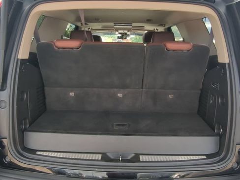 Used 2017 Cadillac Escalade Luxury AWD/4WD image 25