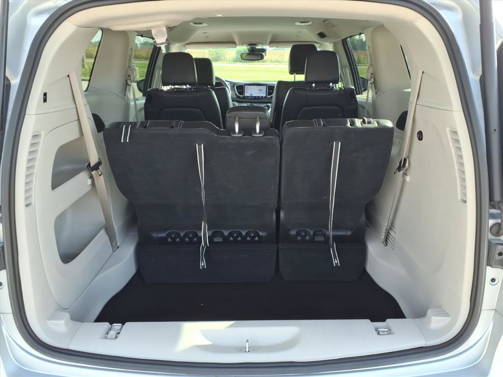 Used 2023 Chrysler Pacifica Touring-L FWD image 26