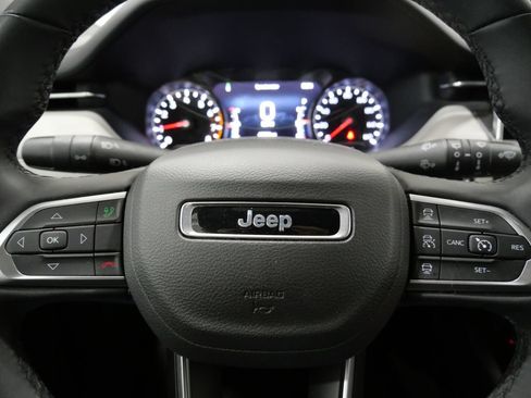 Used 2025 Jeep Compass Limited AWD/4WD image 16