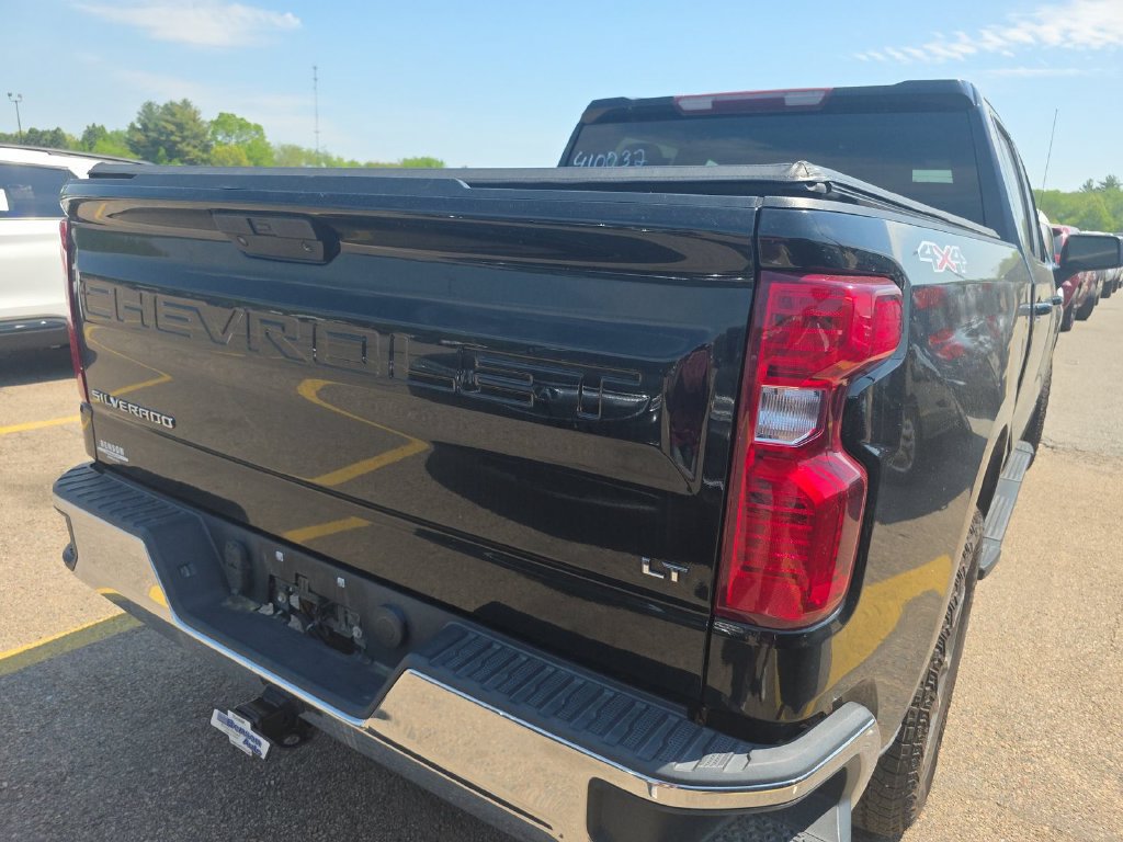 Used 2021 Chevrolet Silverado 1500 LT AWD/4WD image 2
