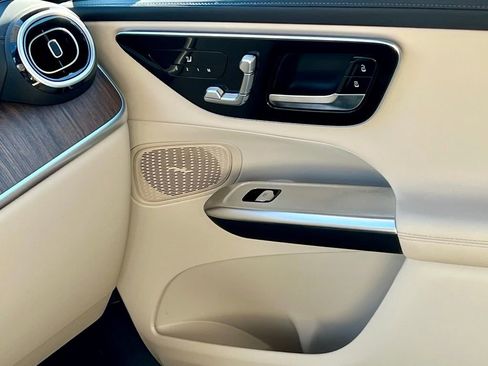 Certified 2025 Mercedes-Benz GLC 300 4MATIC image 21