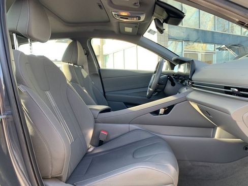 Used 2025 Hyundai Elantra SEL image 35