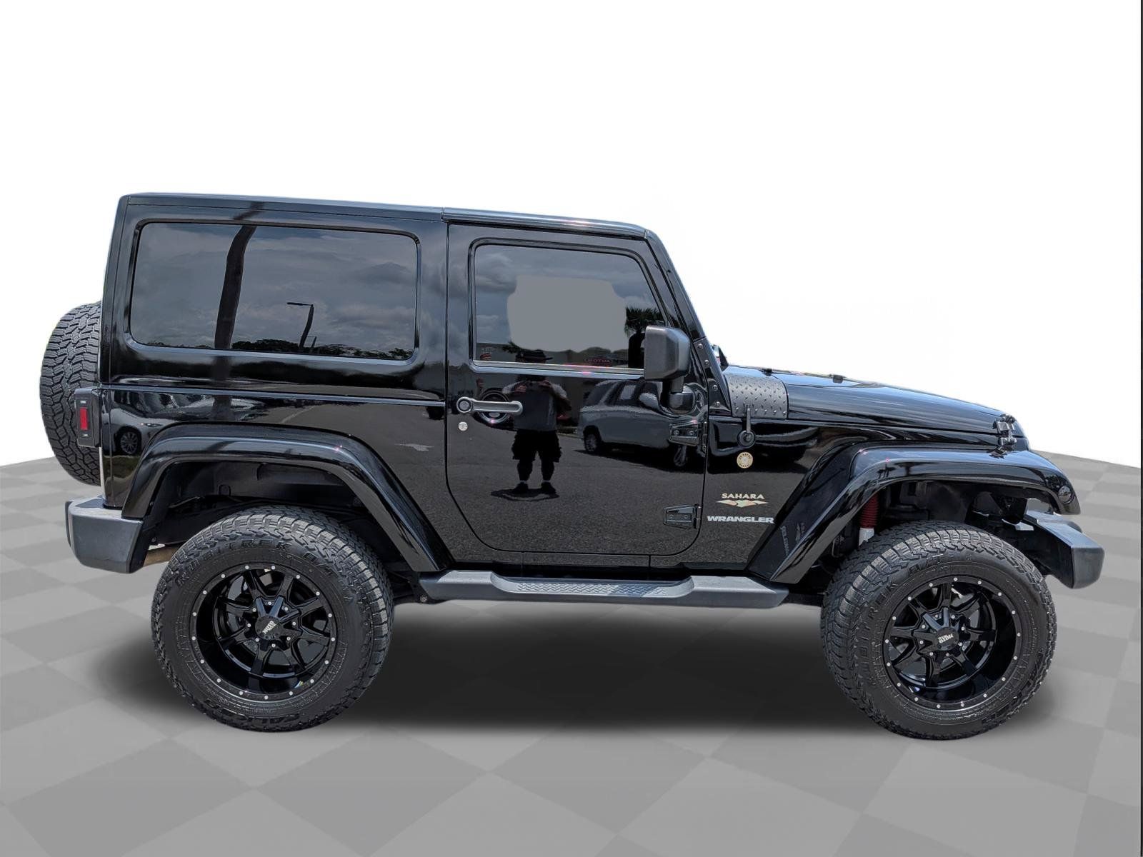 Used 2015 Jeep Wrangler Sahara w/ Connectivity Group AWD/4WD image 3