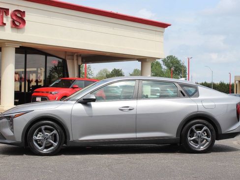 Used 2025 Kia K4 FWD image 6