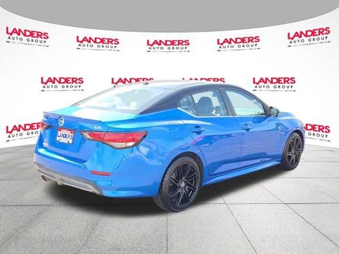 Used 2022 Nissan Sentra SR w/ SR Premium Package FWD image 3