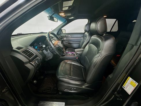 Used 2017 Ford Explorer Limited image 13