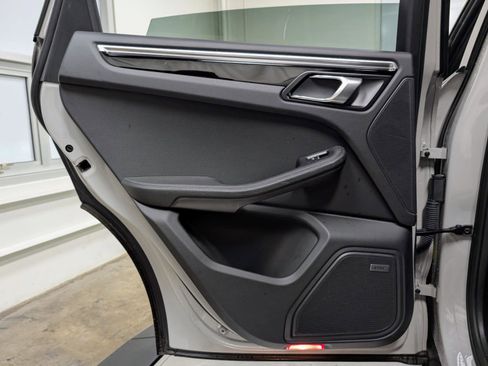 Used 2020 Porsche Macan image 16