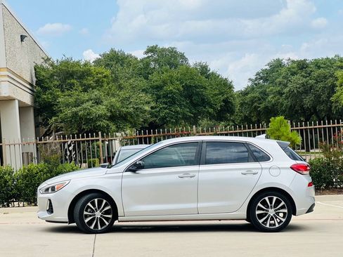 Used 2018 Hyundai Elantra GT FWD image 5