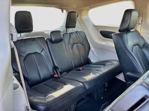 Used 2023 Chrysler Pacifica Touring-L FWD image 26