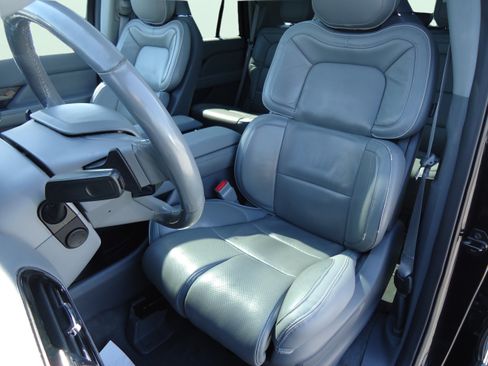 Used 2019 Lincoln Navigator Reserve AWD/4WD image 29