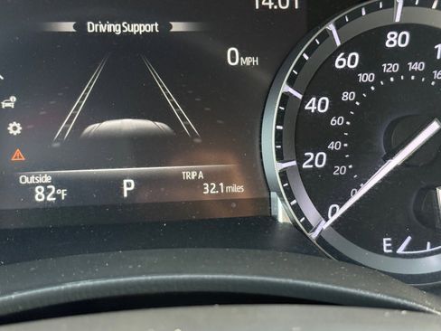 Used 2021 Toyota Highlander XLE image 30