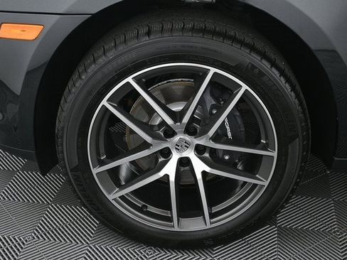 Certified 2025 Porsche Macan AWD image 38