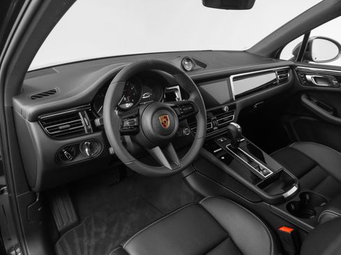 Used 2025 Porsche Macan Turbo image 4