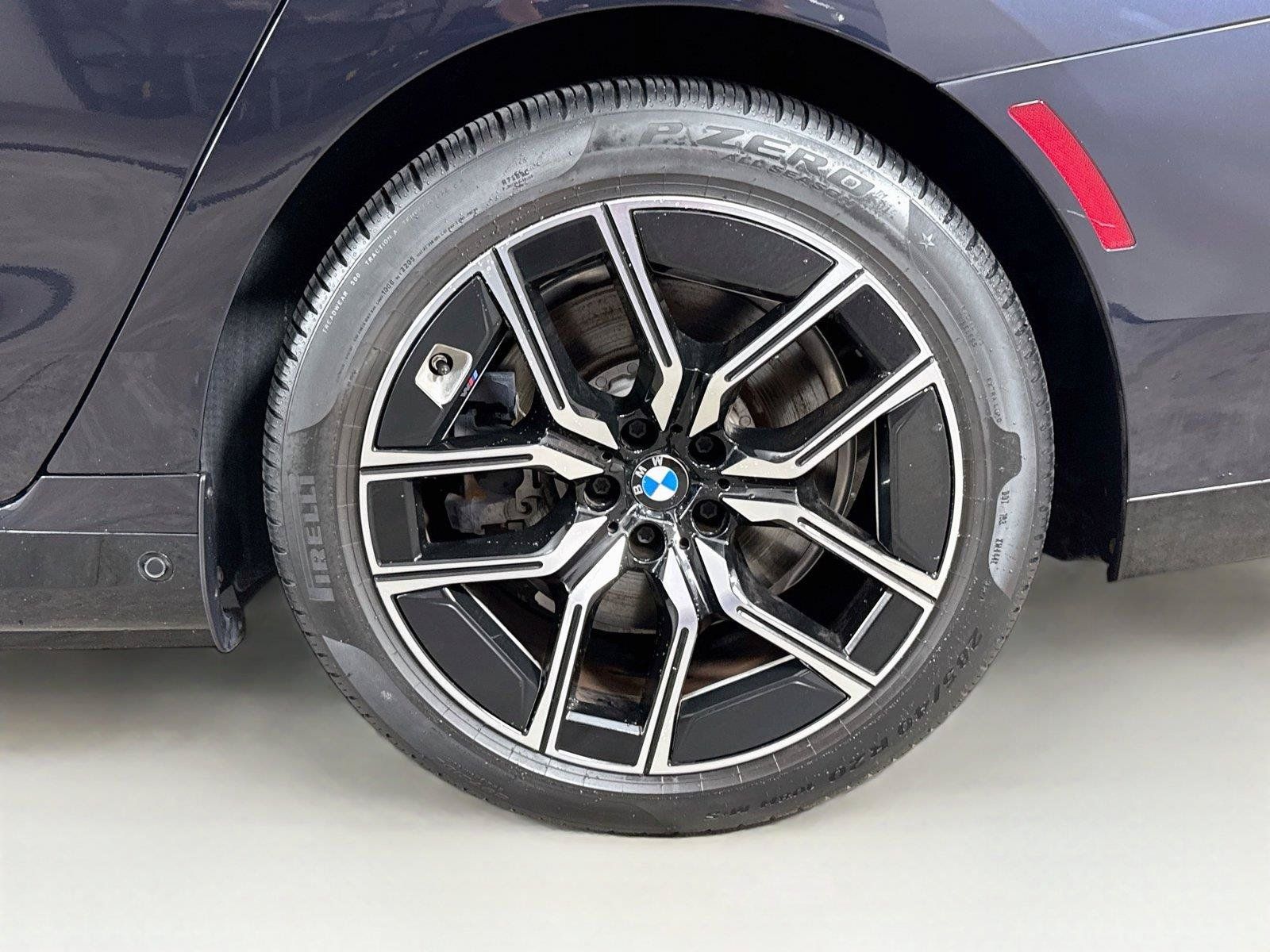Used 2023 BMW i7 xDrive60 w/ Executive Package 2 AWD/4WD image 35