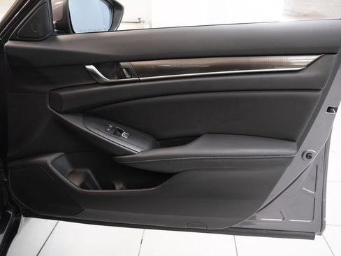 Used 2018 Honda Accord Sport image 32