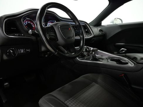 Used 2019 Dodge Challenger SXT RWD image 11