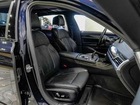 Used 2021 BMW 740i w/ M Sport Package RWD image 52