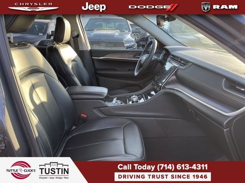 Used 2023 Jeep Grand Cherokee L Limited AWD/4WD image 16