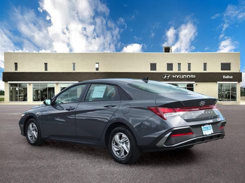 New 2026 Hyundai Elantra SE FWD image 5