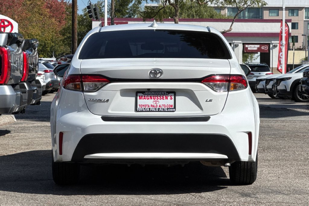 Used 2021 Toyota Corolla LE w/ LE Convenience Package FWD image 4