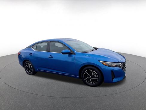 Used 2025 Nissan Sentra SV image 2