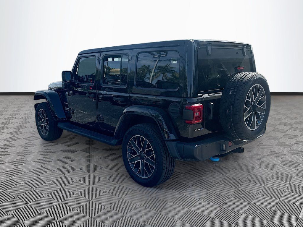 Used 2023 Jeep Wrangler Unlimited Sahara w/ Cold Weather Group AWD/4WD image 8