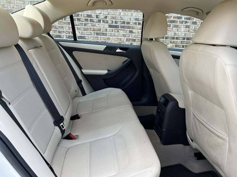 Used 2012 Volkswagen Jetta SE FWD image 13